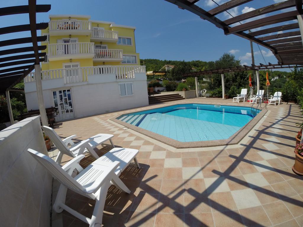 Apartments Romana Slatine Cameră foto